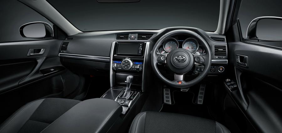 Торпедо Toyota Mark X GR Sport (GRX130) 2017 года  (фото 3 из 3)